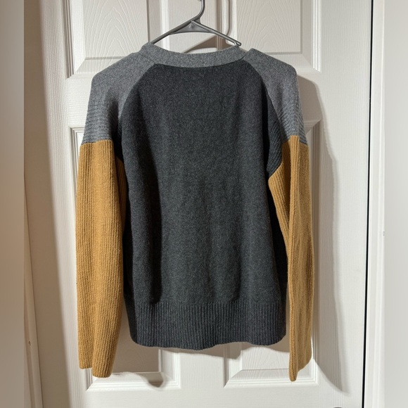 NWT Loft Colorblock Ribbed Sleeve V-Neck Cardigan Sweater Size Small. - Picture 4 of 7